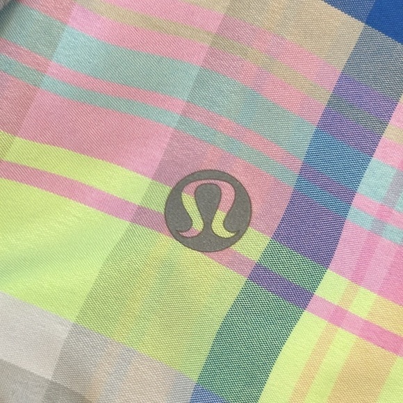 Lululemon Run Speed Short in Rad Plaid Lullaby Reflective / Ambient Grey, 4 - Picture 11 of 16